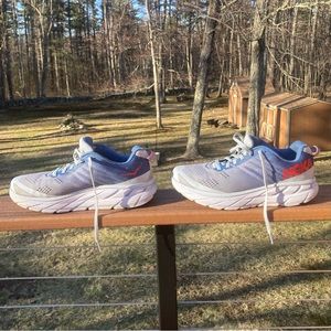 HOKA One One women’s Clifton 6 running shoe size 9.5. Free shipping!